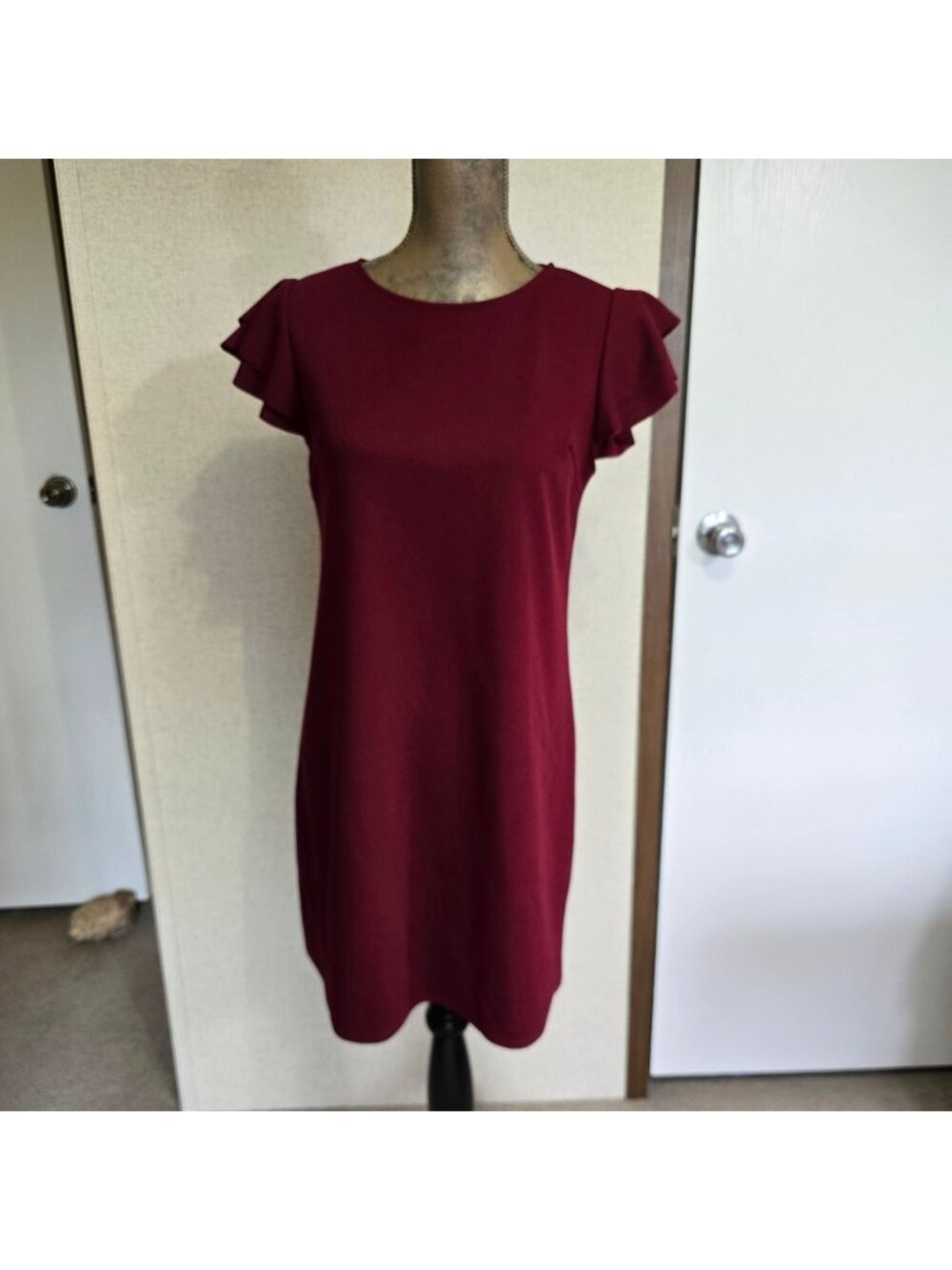 Ces Femme Medium Flutter Sleeve Short Burgundy Dress